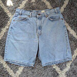 Retro Levi’s 550 Light-Wash Denim Jorts Vintage 1990’s Size 34"